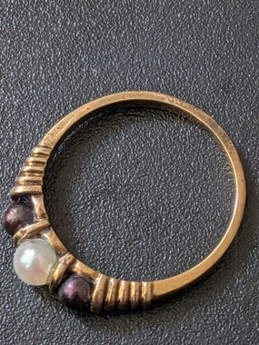 Vintage LIBCO 10K Yellow Gold Three-Pearl Ring – White & Black Cultured Pearls –